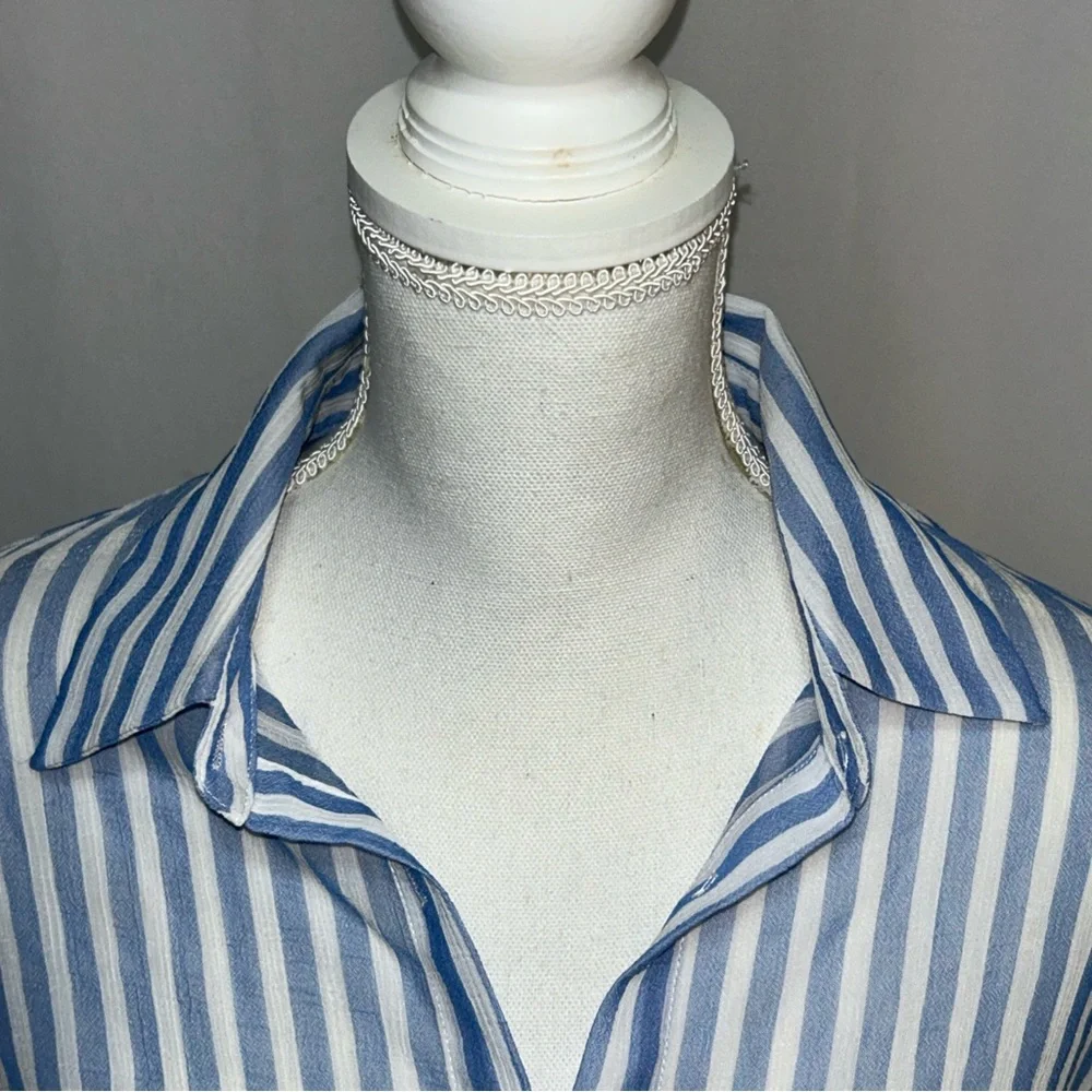 French Kyss White and‎ Blue Striped Crop Button Down - Picture 4 of 6